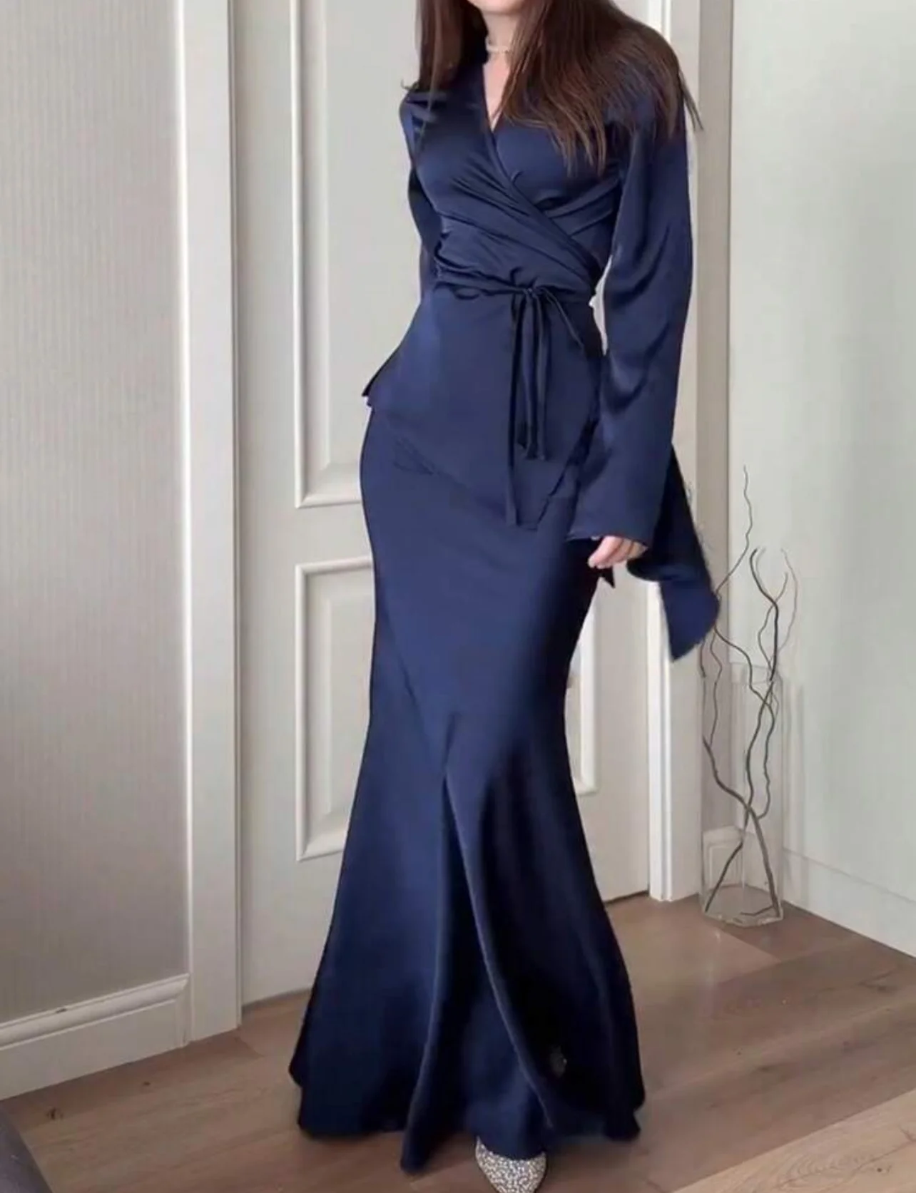 She Walks In photo 4